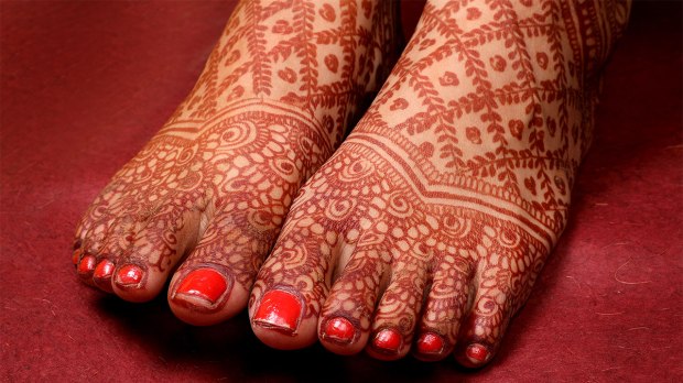 trendy foot mehndi designs, latest foot mehndi designs, best foot mehndi designs, foot mehndi designs for brides, bridal mehndi artist